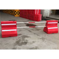 【上海水馬價格 高速公路防撞設(shè)施水馬塑料路障 崇明交通設(shè)施水馬道路防撞墩圖片】上海水馬價格 高速公路防撞設(shè)施水馬塑料路障 崇明交通設(shè)施水馬道路防撞墩