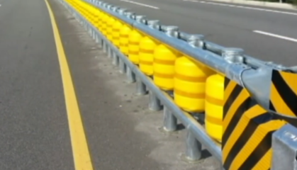 能旋轉的高速防護欄 智能交通新利器，守護出行安全